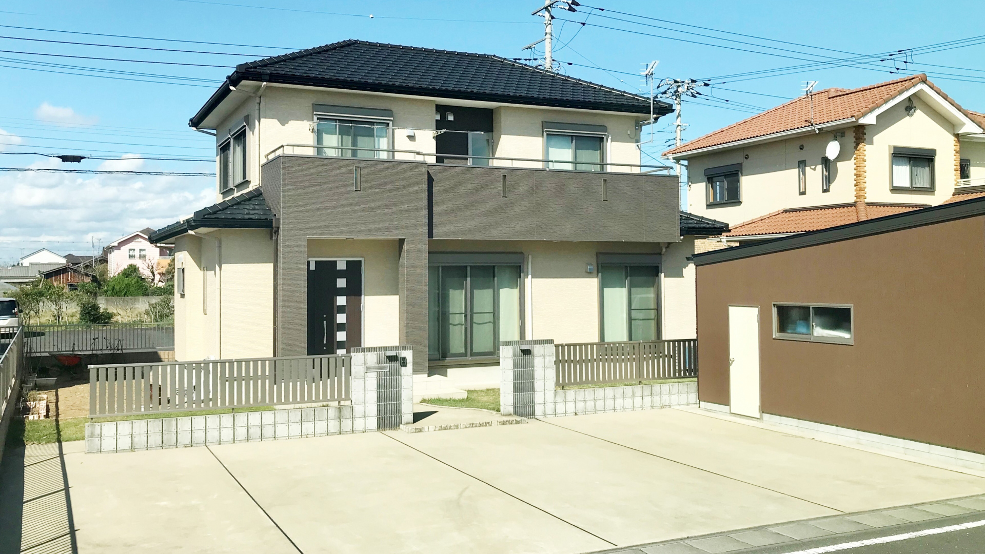 ガレージやカーポート、テラス、ベランダ、駐車場、駐輪場などの設計・製作・施工、外構工事なら兵庫県加古川市の夢建へお任せください。