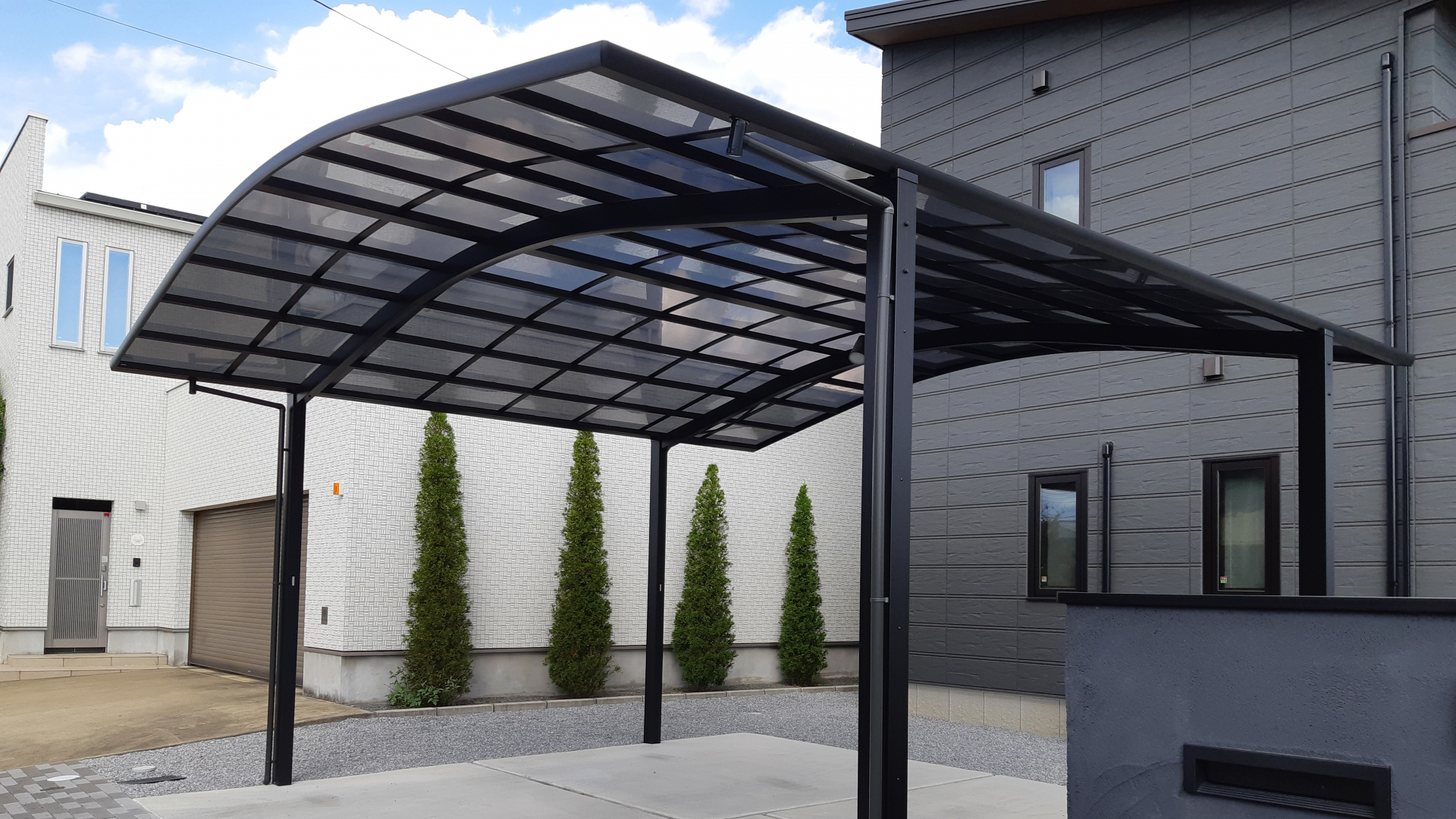 ガレージやカーポート、テラス、ベランダ、駐車場、駐輪場などの設計・製作・施工、外構工事なら兵庫県加古川市の夢建へお任せください。