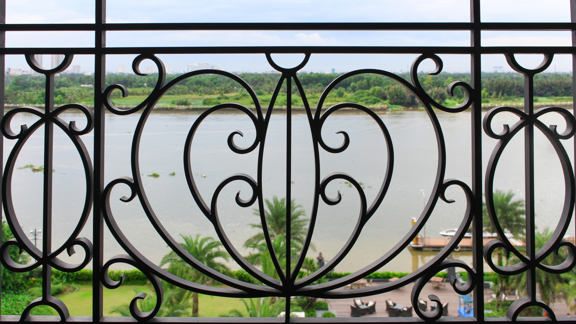 ガレージやカーポート、テラス、ベランダ、駐車場、駐輪場などの設計・製作・施工、外構工事なら兵庫県加古川市の夢建へお任せください。